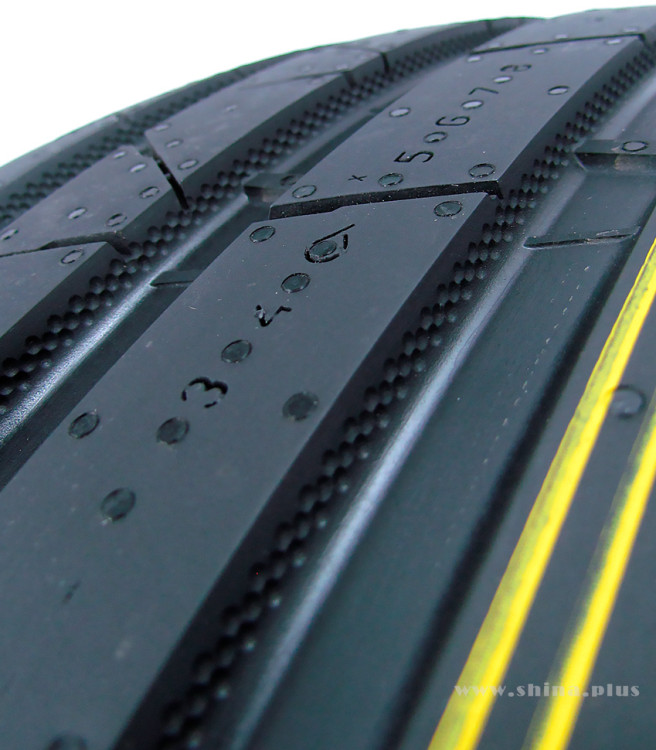 235/40  R19 Nokian Tyres (Ikon Tyres) Hakka Black 2 96Y (лето) а/шина