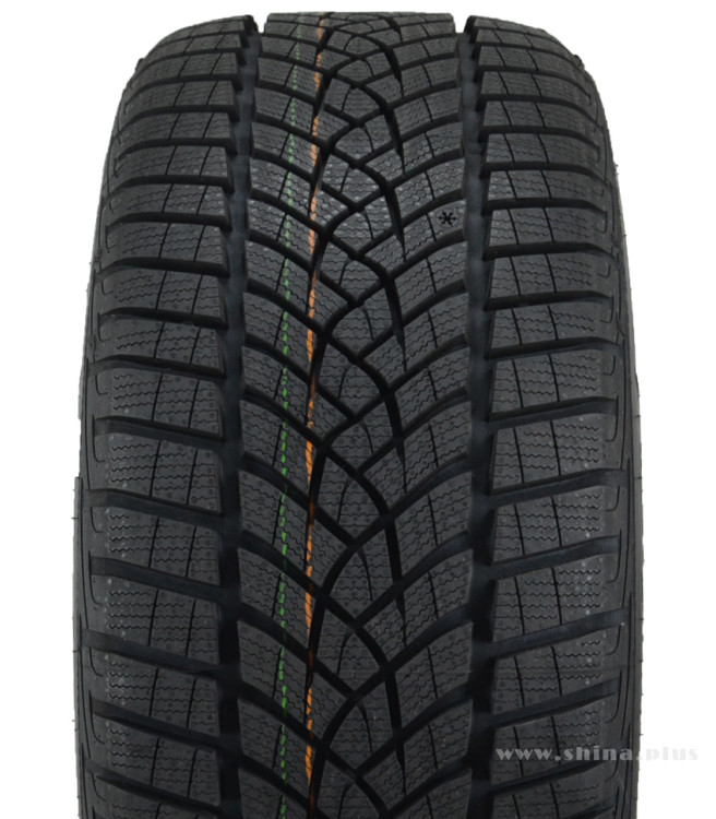 225/40  R18 Goodyear Ultra Grip Perfomance +FP 92V (зима) а/шина ПИК