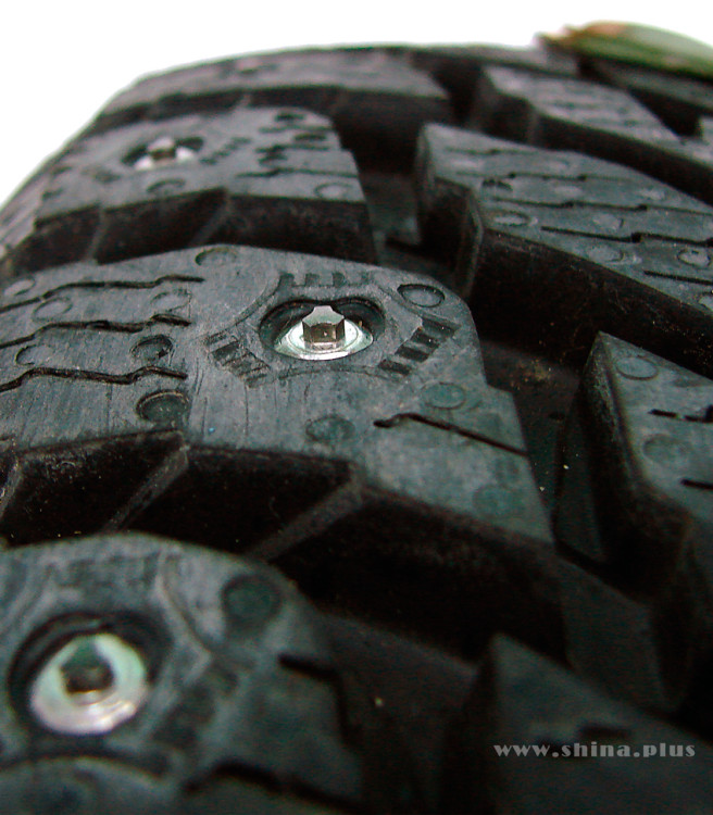 235/45  R18 Nokian Tyres (Ikon Tyres) Hakkapeliitta 9 ш 98Т (зима) а/шина